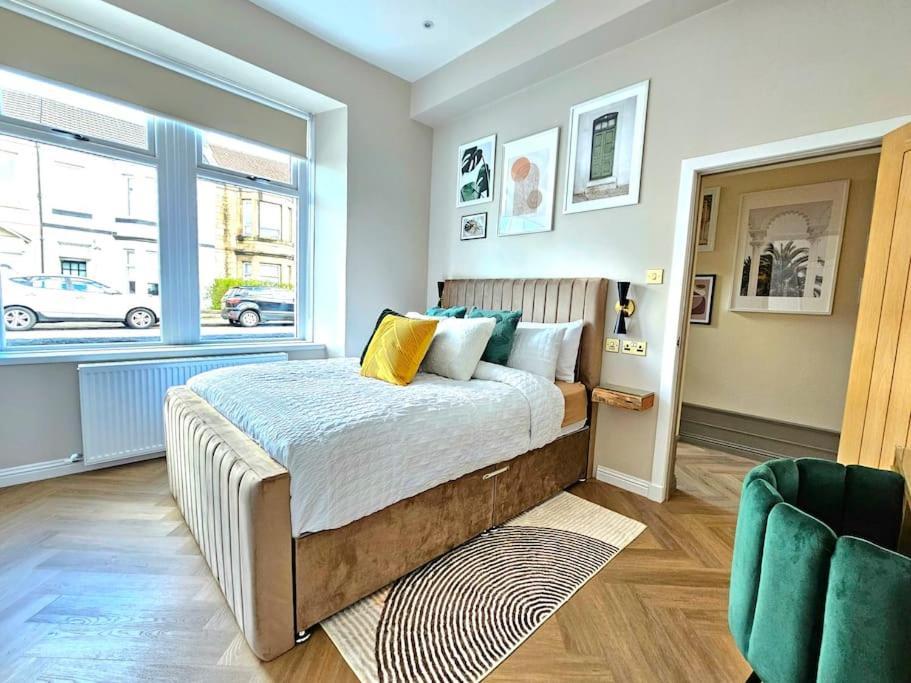 Newly Renovated Gem - Free Parking & Modern Comfort * Glasgow