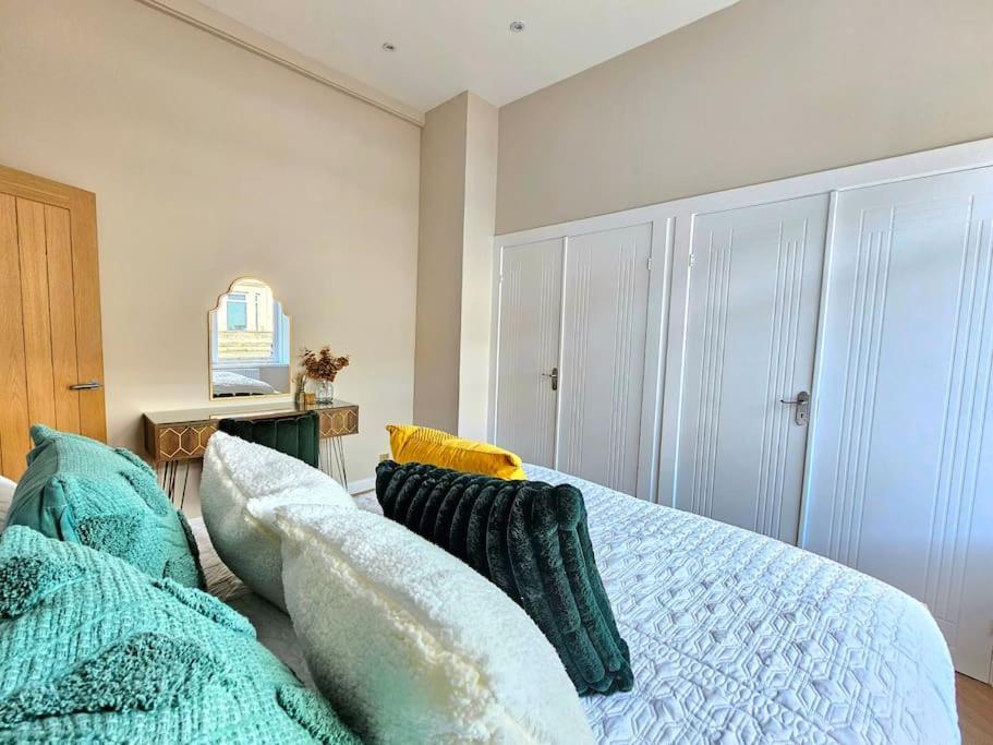 Newly Renovated Gem - Free Parking & Modern Comfort