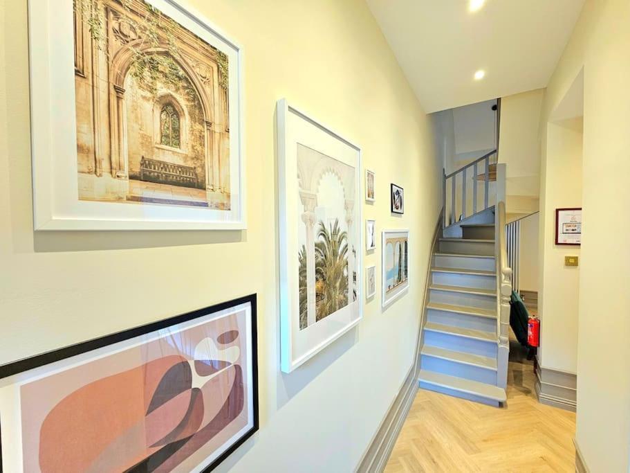 Holiday home Newly Renovated Gem - Free Parking & Modern Comfort *