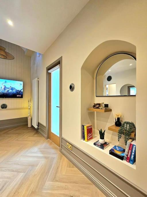 Newly Renovated Gem - Free Parking & Modern Comfort Holiday home Glasgow
