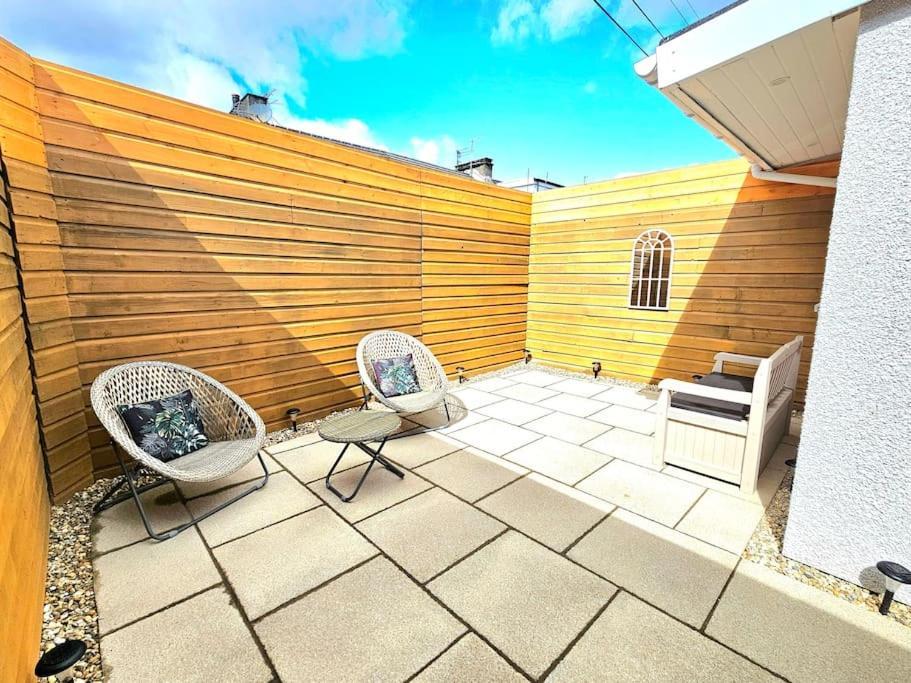 Newly Renovated Gem - Free Parking & Modern Comfort Holiday home Glasgow