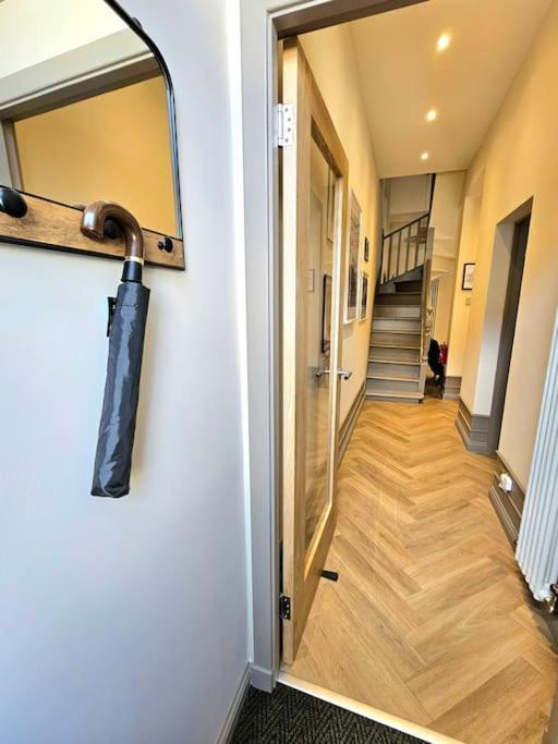 Holiday home Newly Renovated Gem - Free Parking & Modern Comfort Glasgow