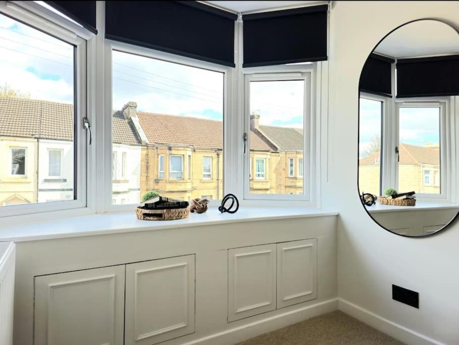 Newly Renovated Gem - Free Parking & Modern Comfort * Glasgow