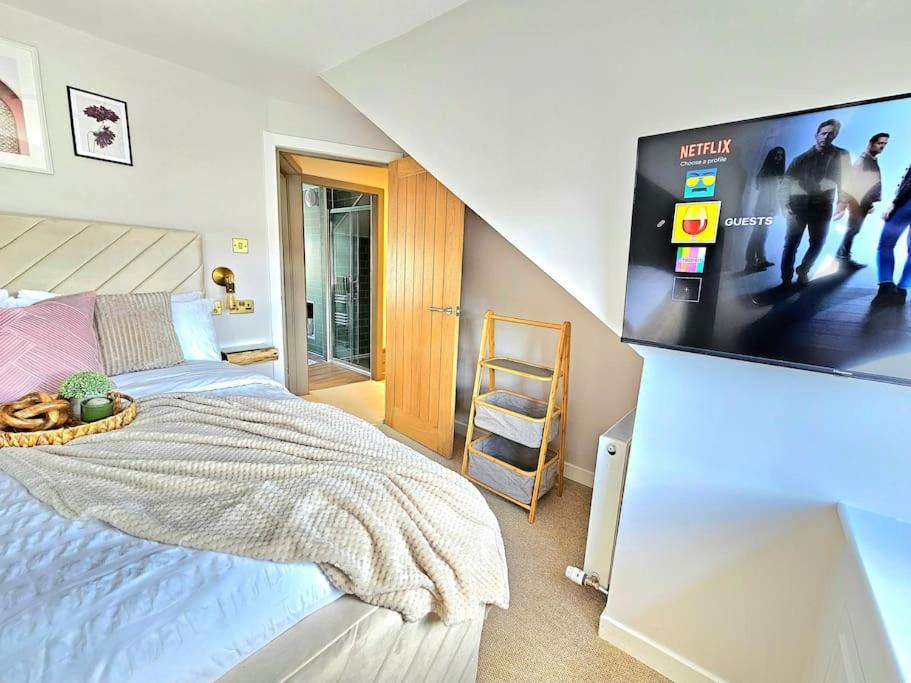 Newly Renovated Gem - Free Parking & Modern Comfort