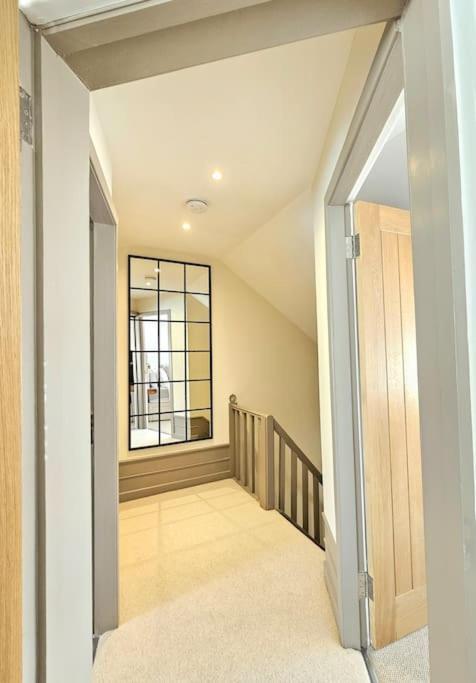Holiday home Newly Renovated Gem - Free Parking & Modern Comfort Glasgow