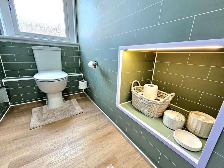 Holiday home Newly Renovated Gem - Free Parking & Modern Comfort *