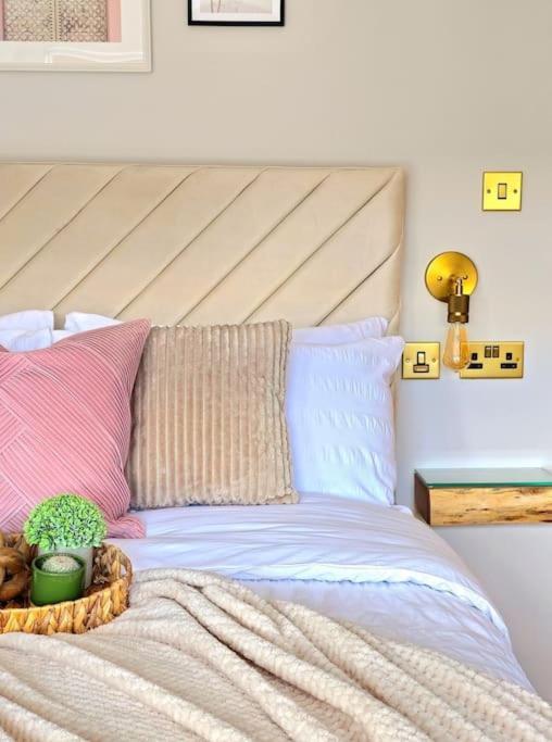 Holiday home Newly Renovated Gem - Free Parking & Modern Comfort