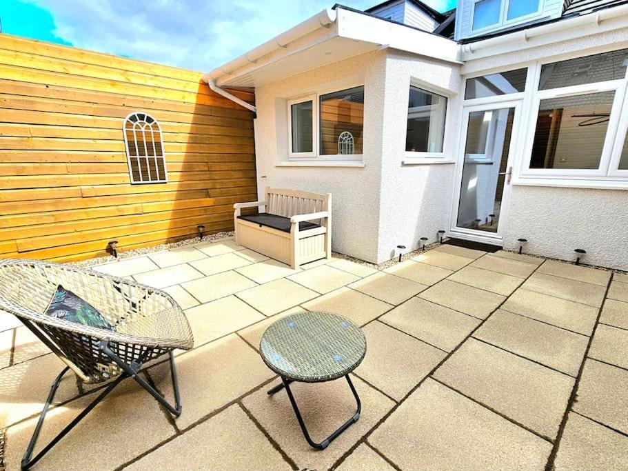 Newly Renovated Gem - Free Parking & Modern Comfort Holiday home Glasgow