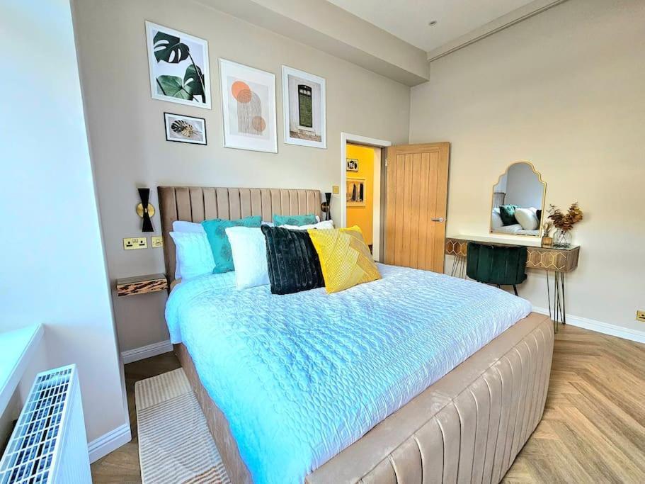 Newly Renovated Gem - Free Parking & Modern Comfort * Glasgow