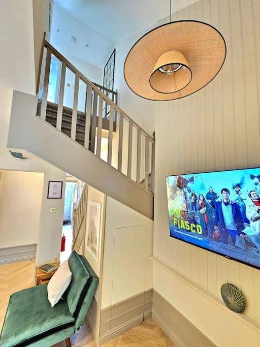 Newly Renovated Gem - Free Parking & Modern Comfort Holiday home Glasgow