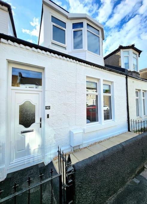 Holiday home Newly Renovated Gem - Free Parking & Modern Comfort *