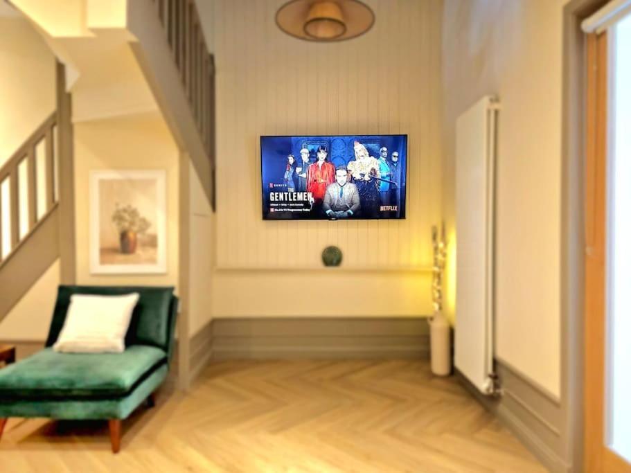 Holiday home Newly Renovated Gem - Free Parking & Modern Comfort *
