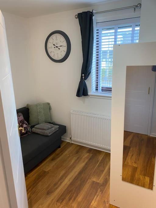Perfectly Situated Luxury 2 Bedroom Apartment *