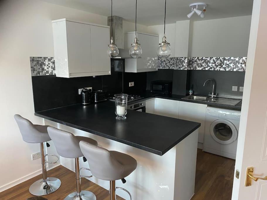 Perfectly Situated Luxury 2 Bedroom Apartment Glasgow