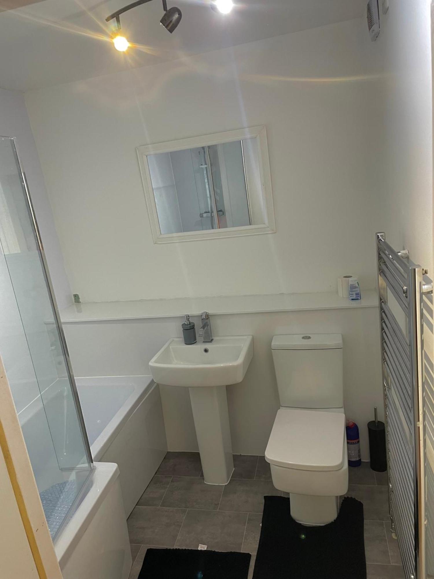 3 Bed, 2 Bedroom City Centre Apt *