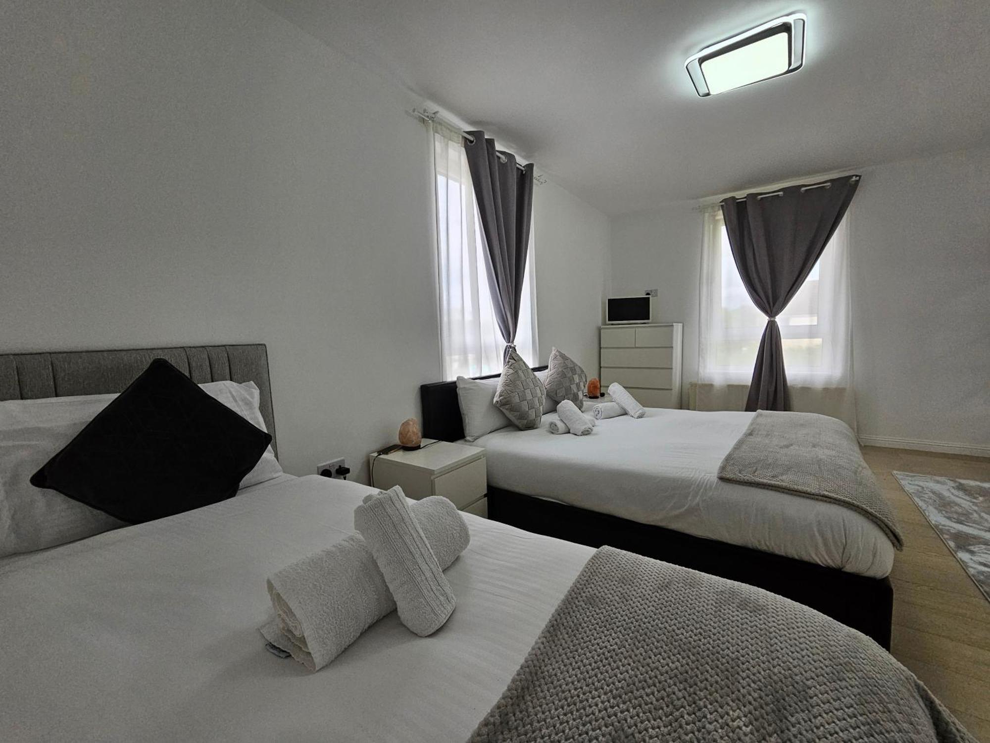 Lovely House With Private Parking! Glasgow! Holiday home