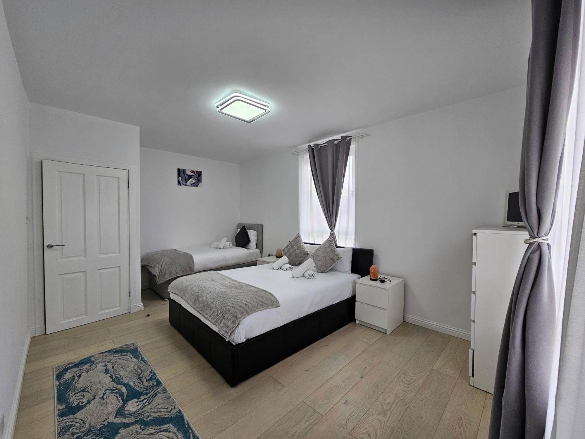 Lovely House With Private Parking! Glasgow! * Glasgow