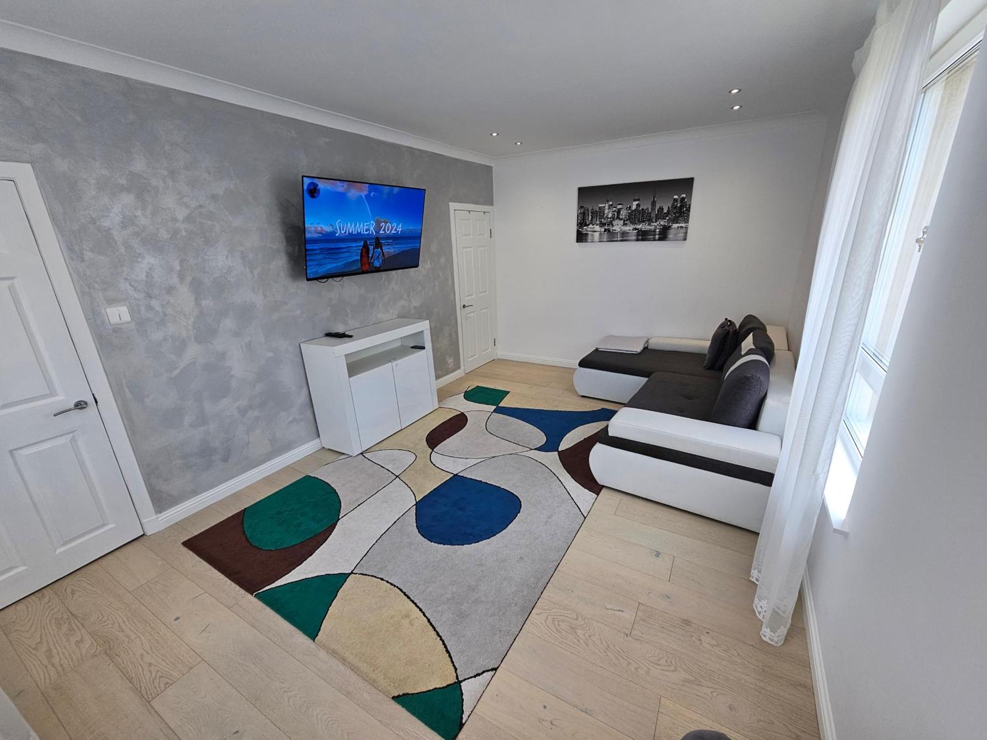 Lovely House With Private Parking! Glasgow! Holiday home *