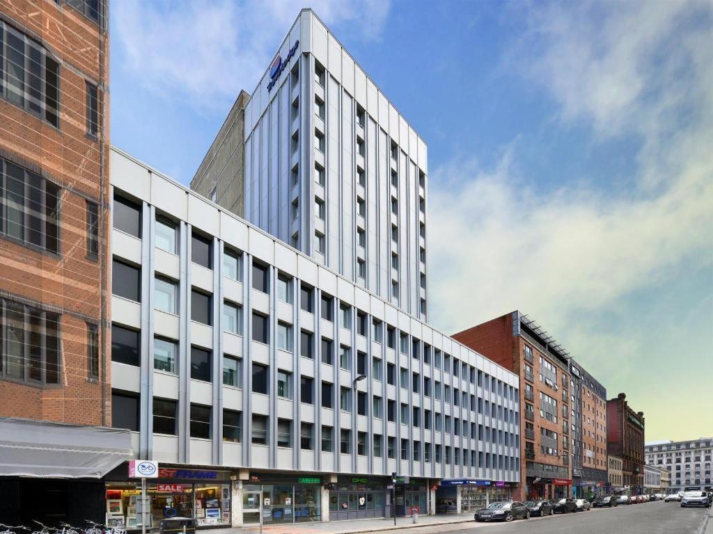 Travelodge Queen Street Hotel 3*