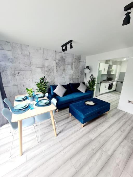 Holiday home Spacious 5bed House, Free Parking, No Party ! Glasgow
