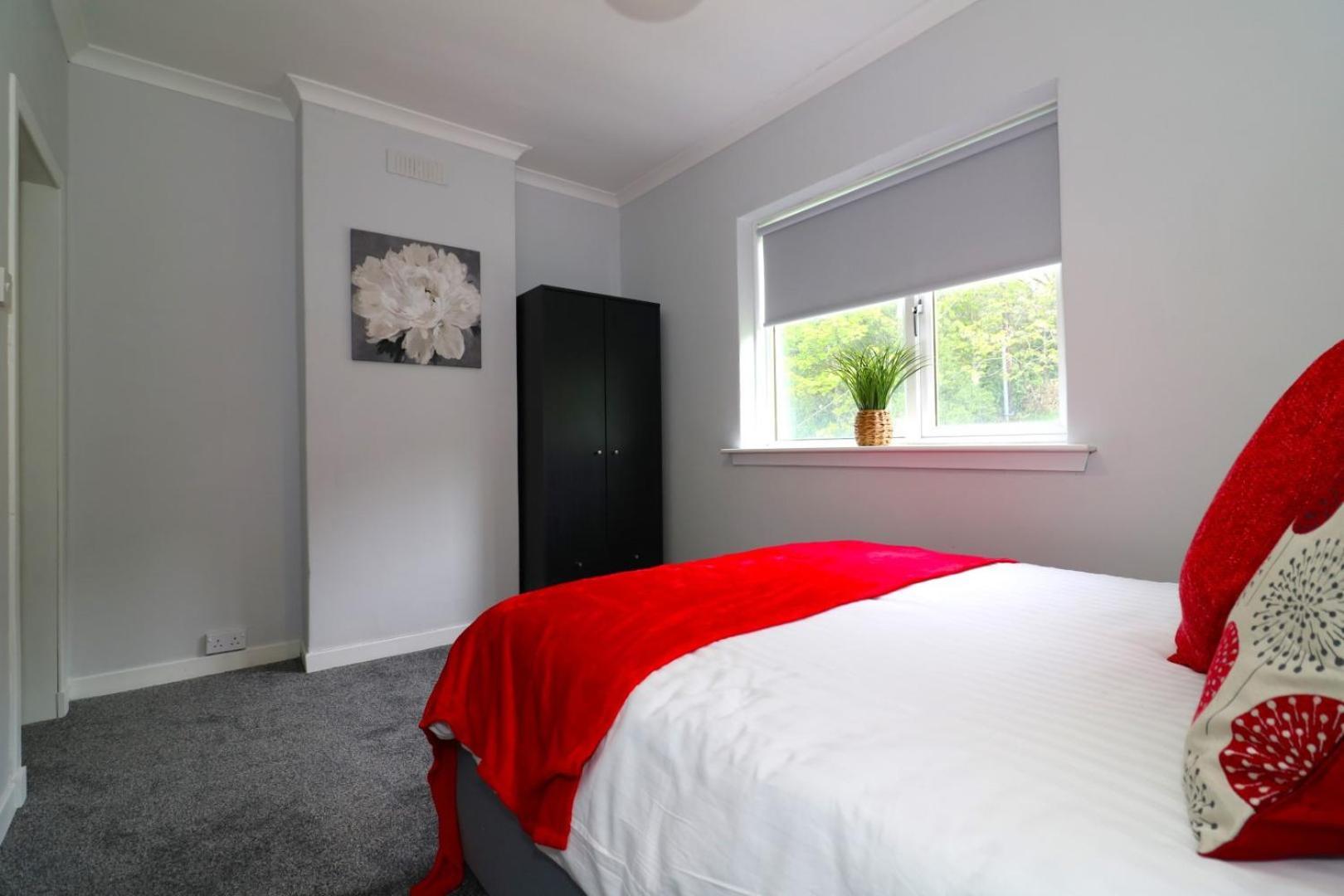 Signature - Huntley House Apartment