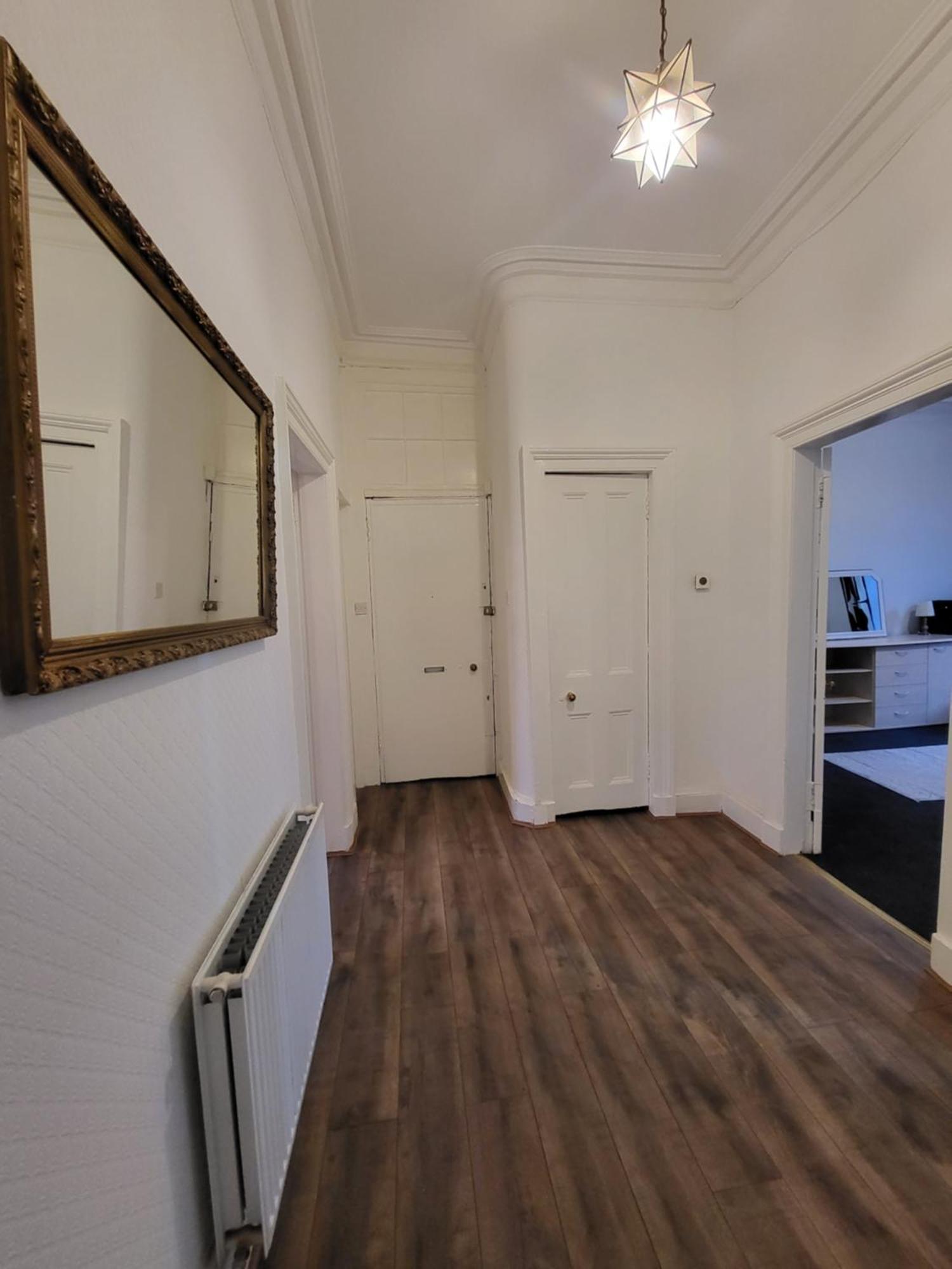 Victoria Road Apartment *