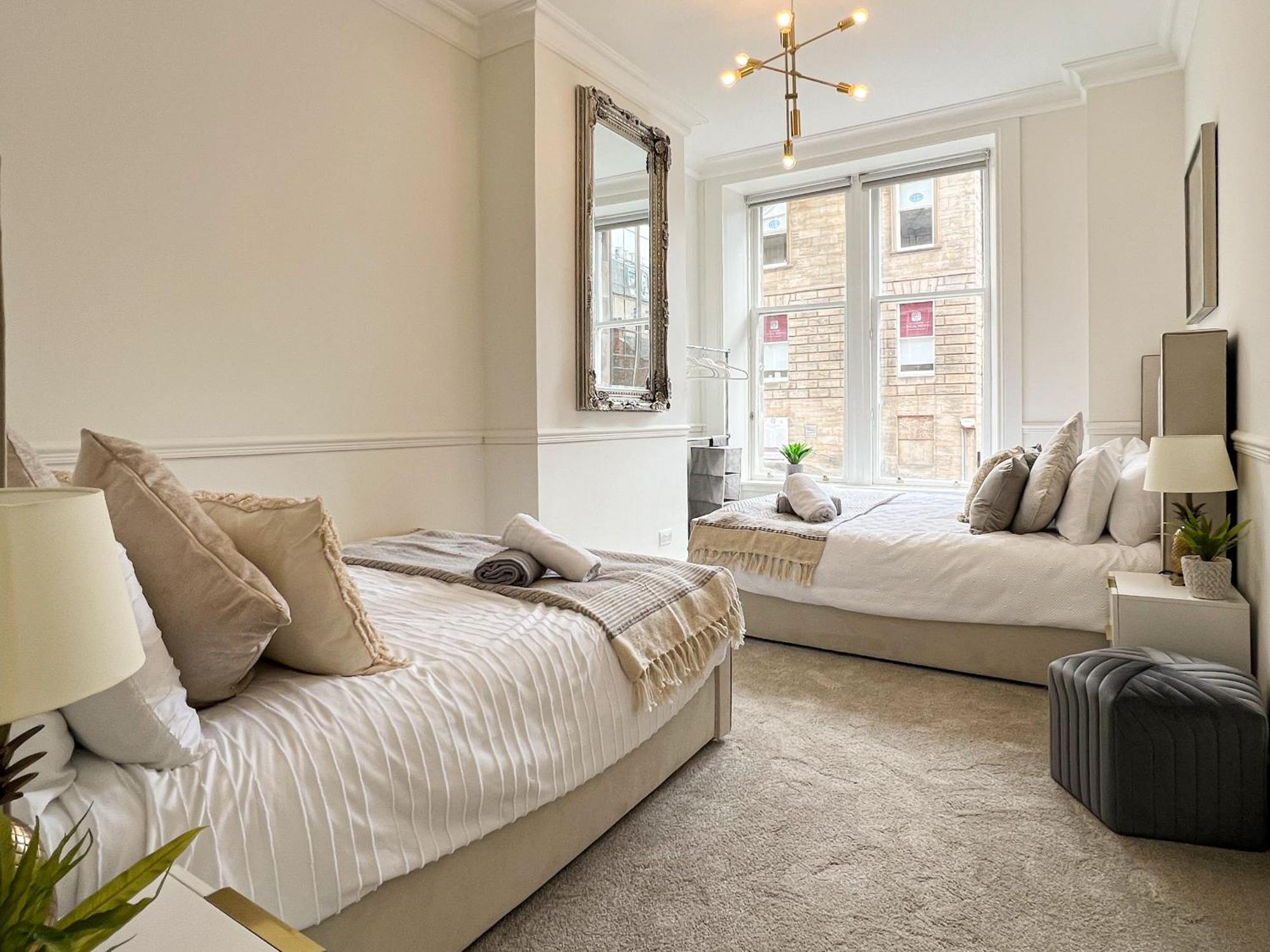 Large Blythswood Apartment *