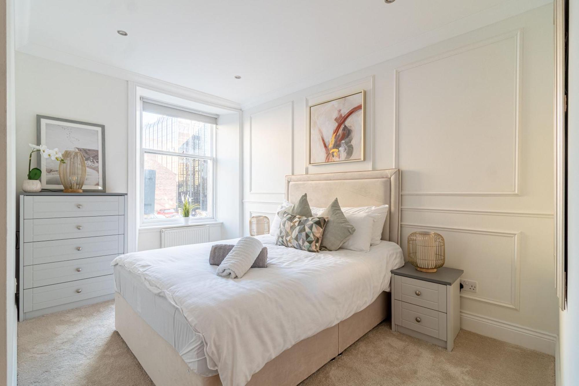 Large Blythswood Apartment *