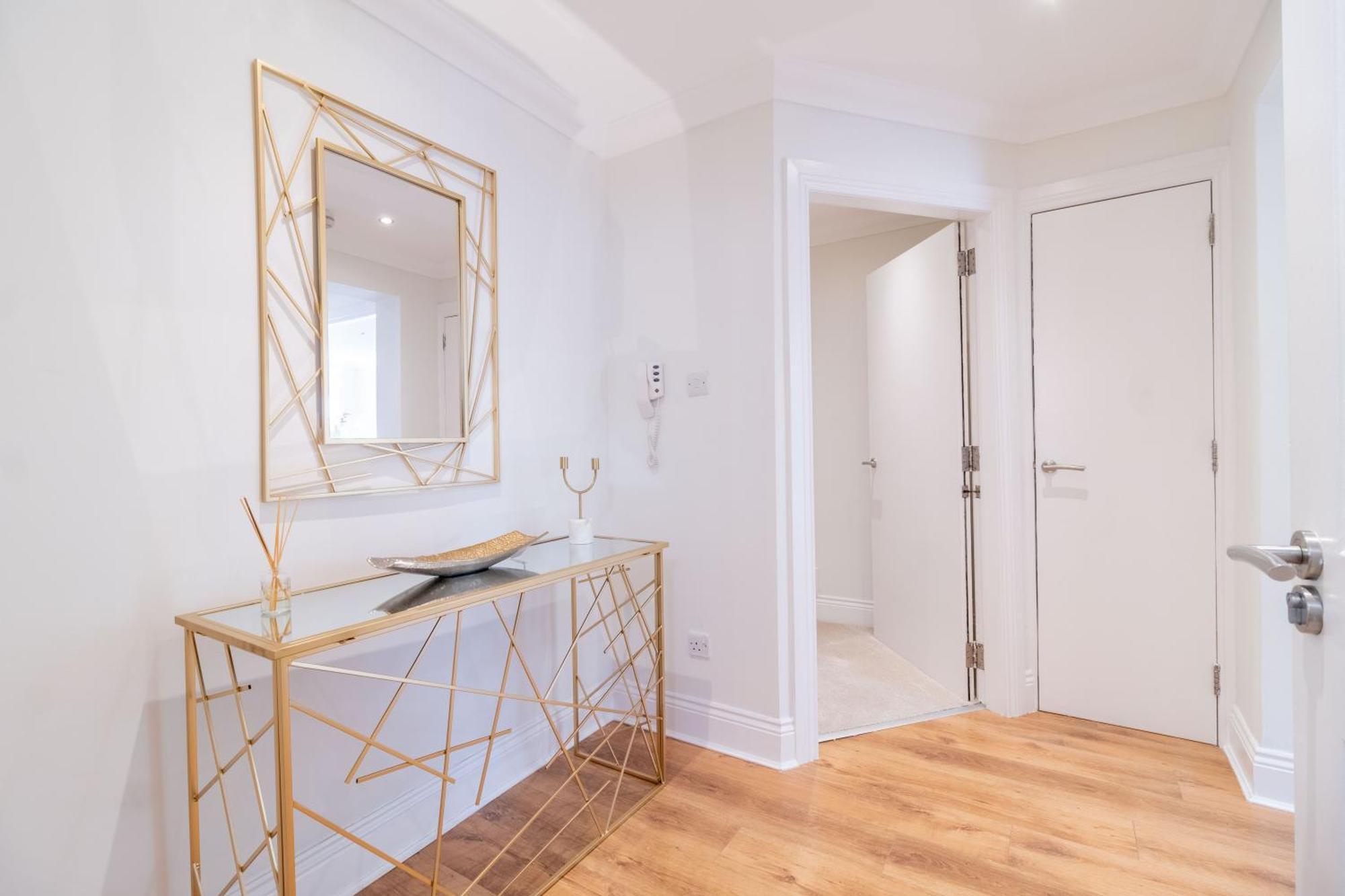 Large Blythswood *