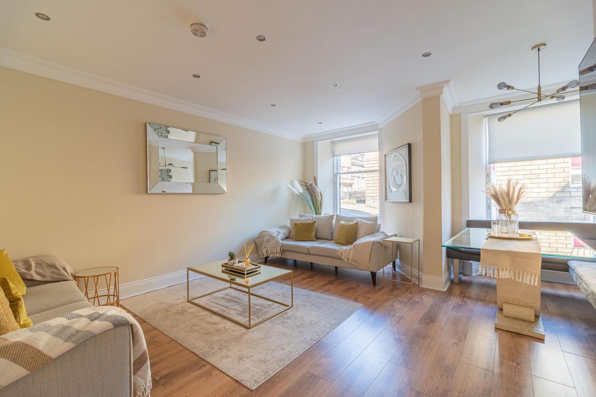 Large Blythswood Apartment Glasgow