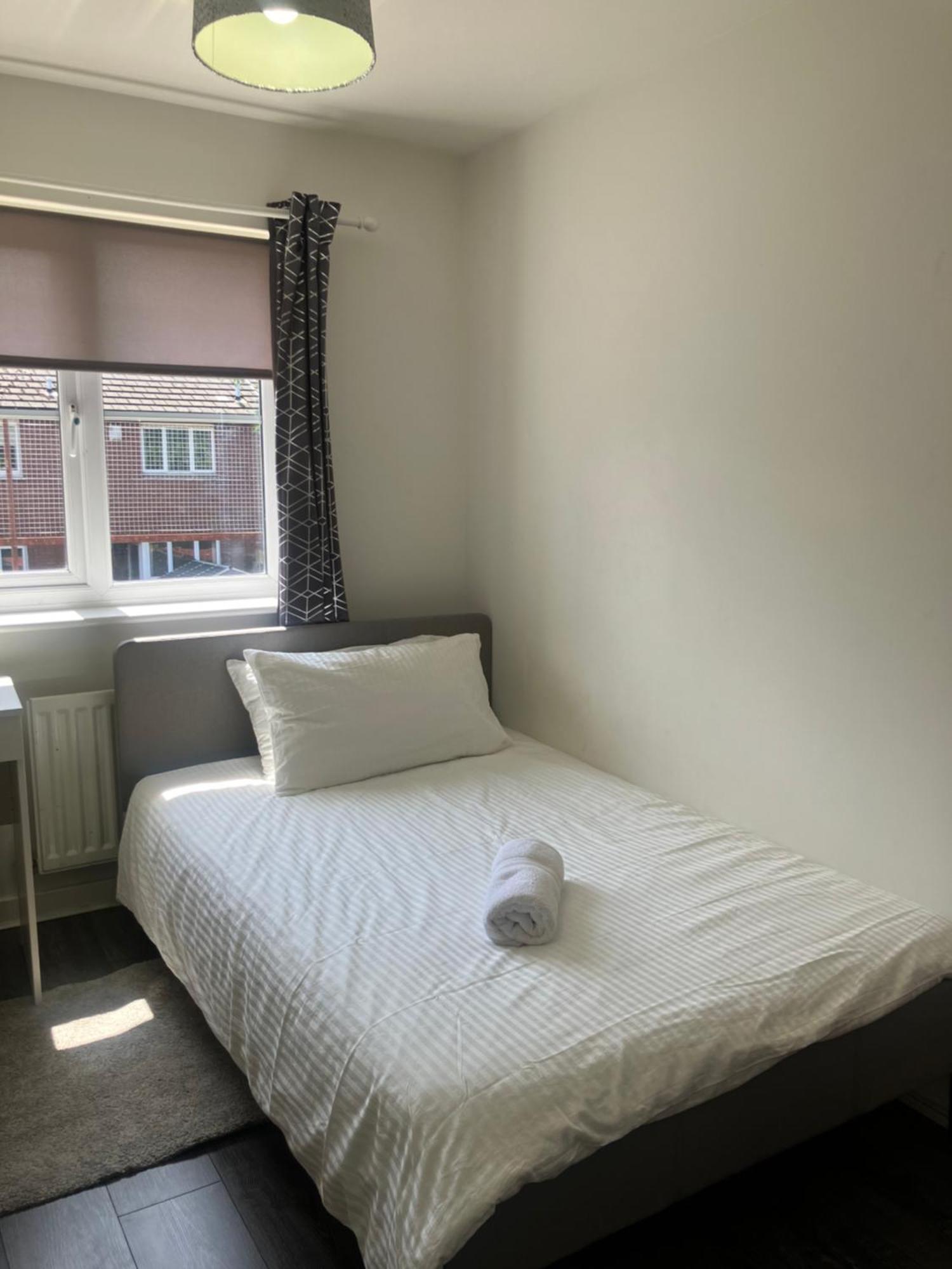 Urban Escape Free Parking 20min Walk To Center Holiday home Glasgow