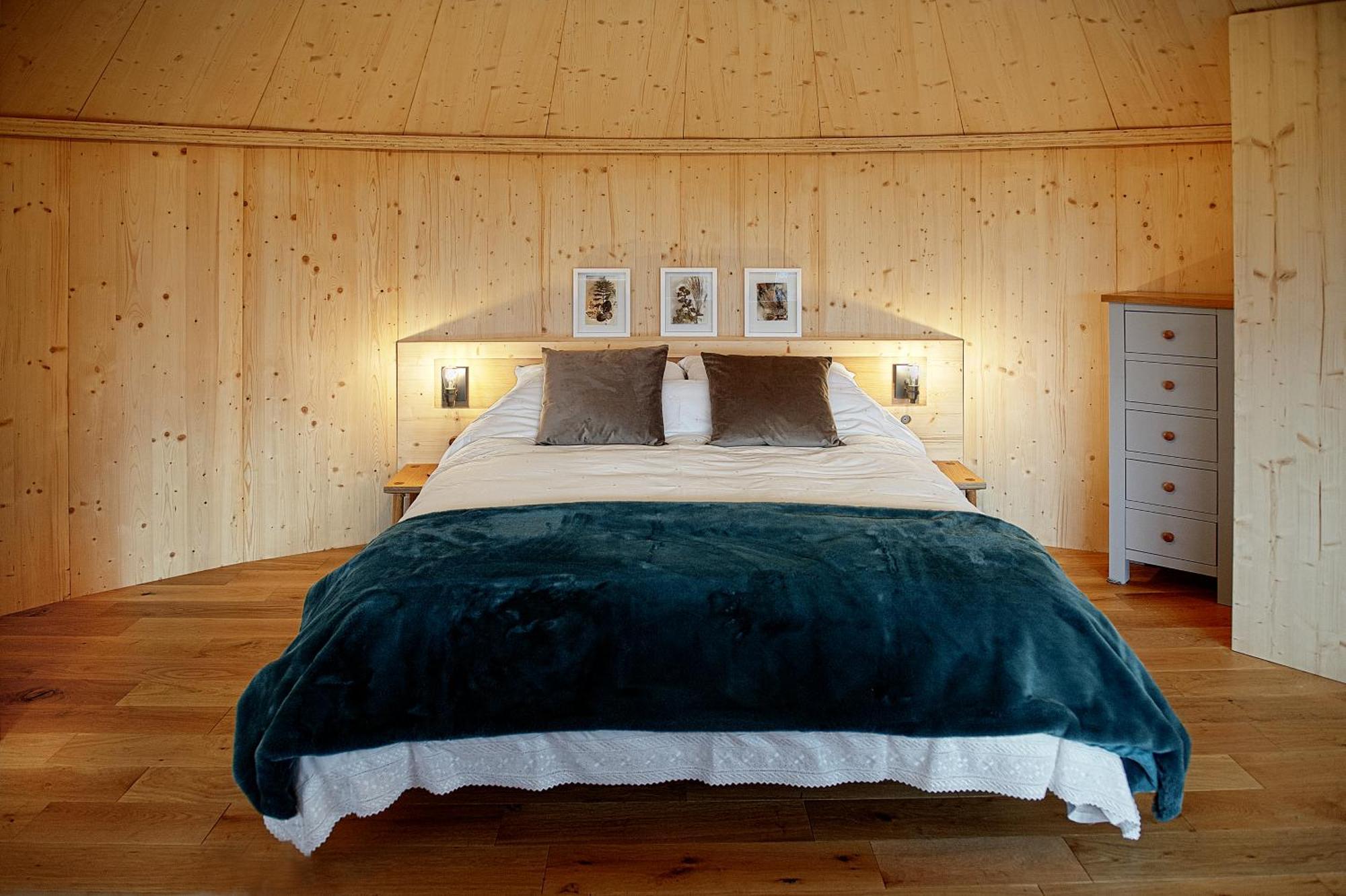 Craigmaddie Muir Roundhouse With Hot Tub Romantic, Luxury, Rural For 2 Near Milngavie Glasgow