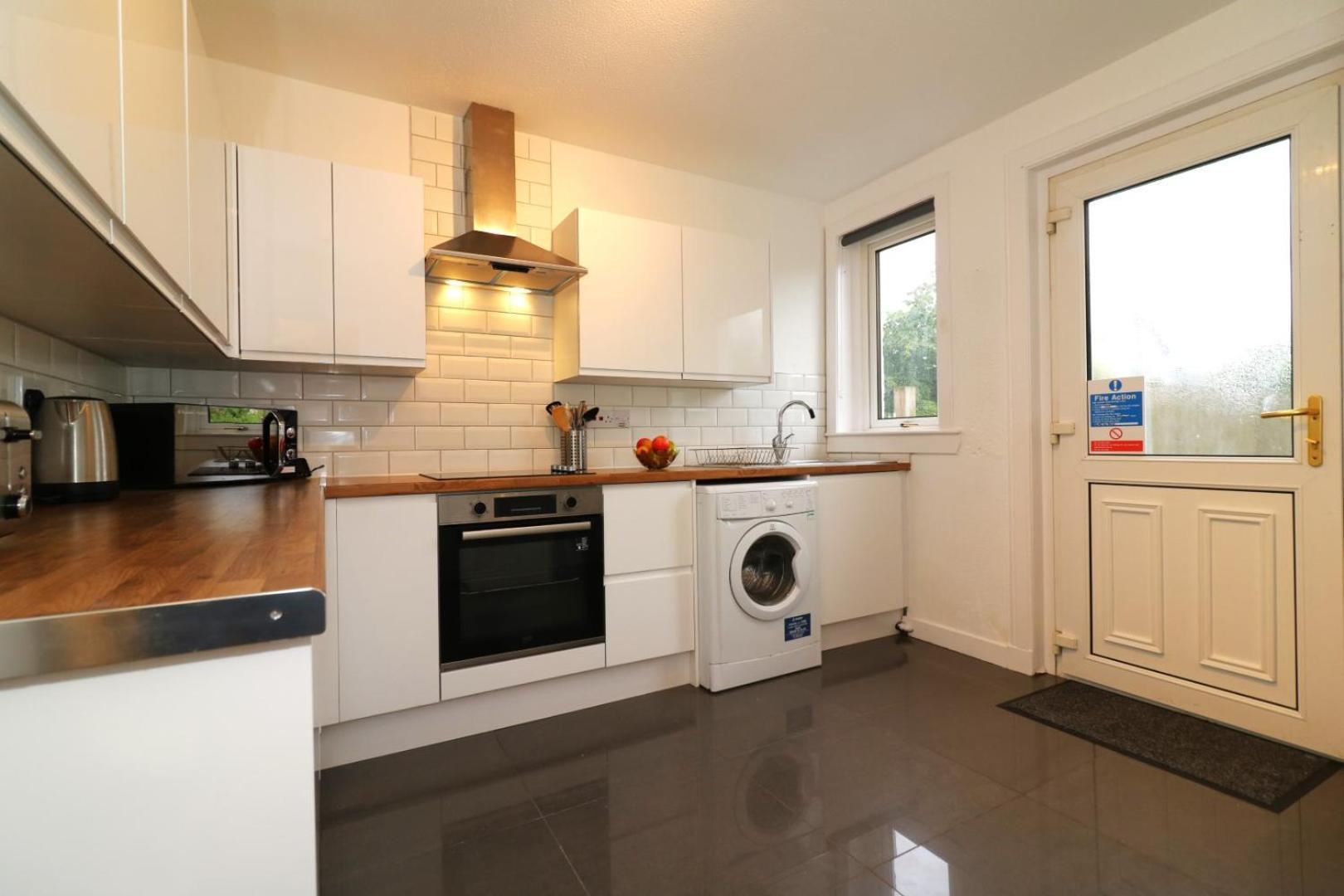 Signature - Glen Lee House Apartment *