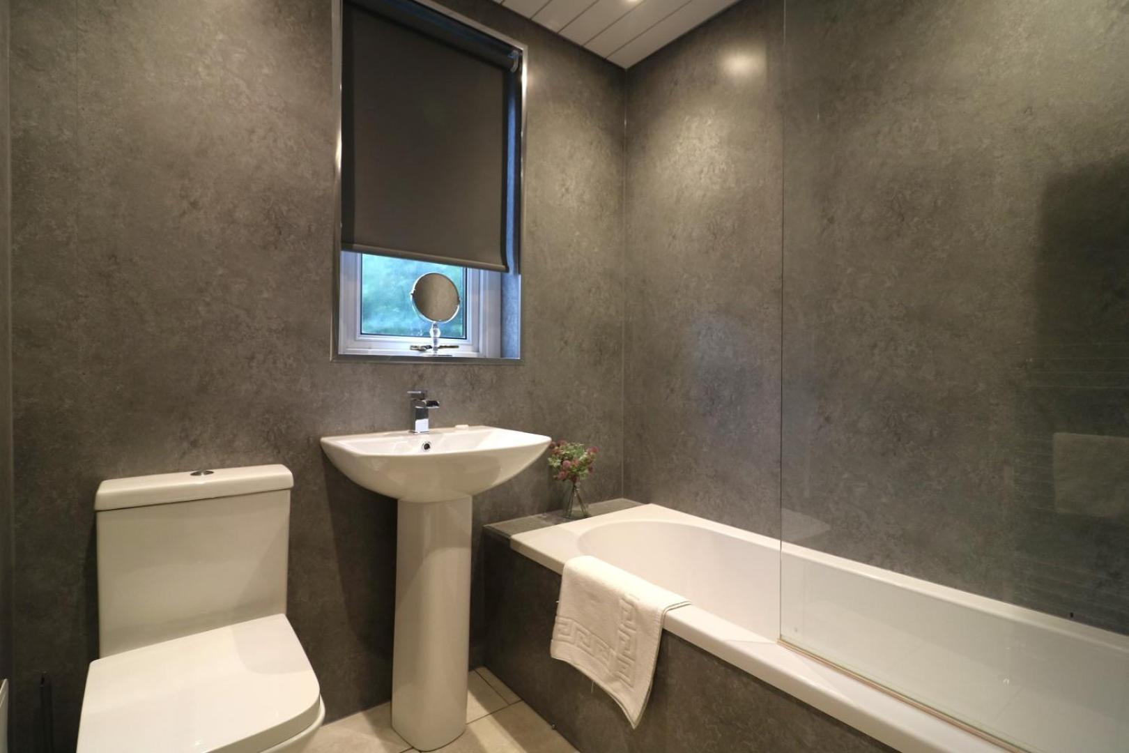 Signature - Glen Lee House Glasgow