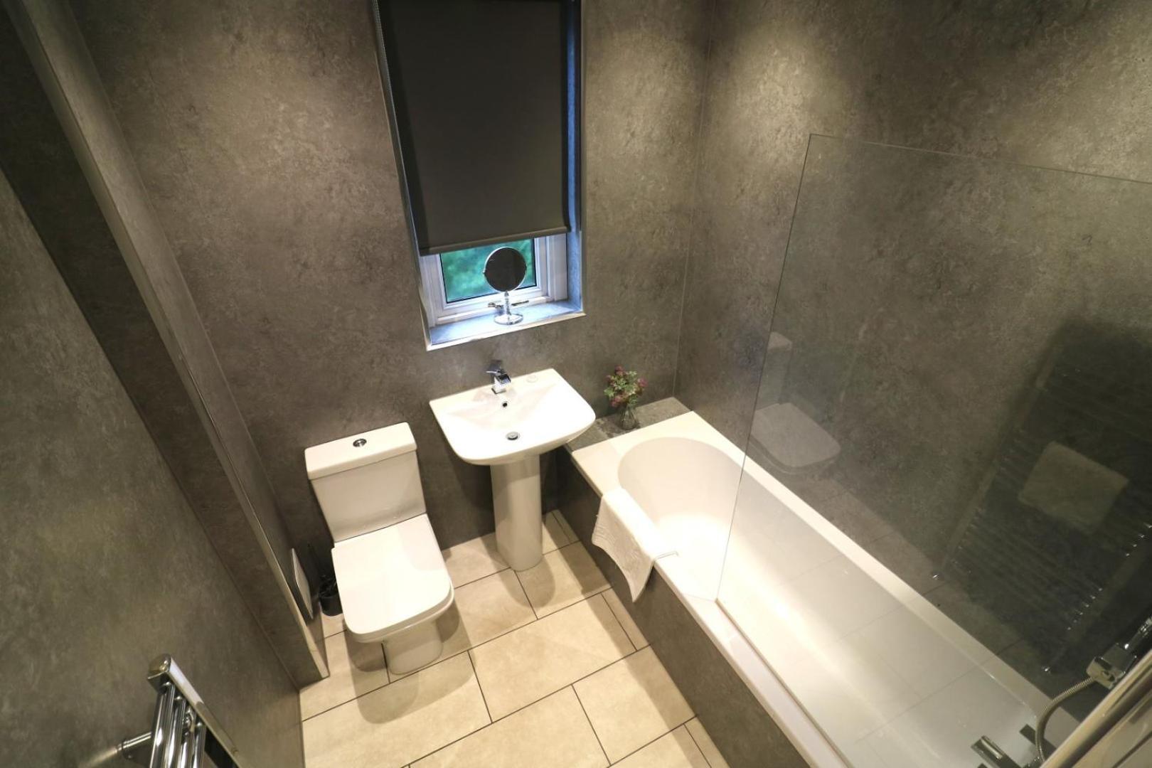 Signature - Glen Lee House Apartment Glasgow
