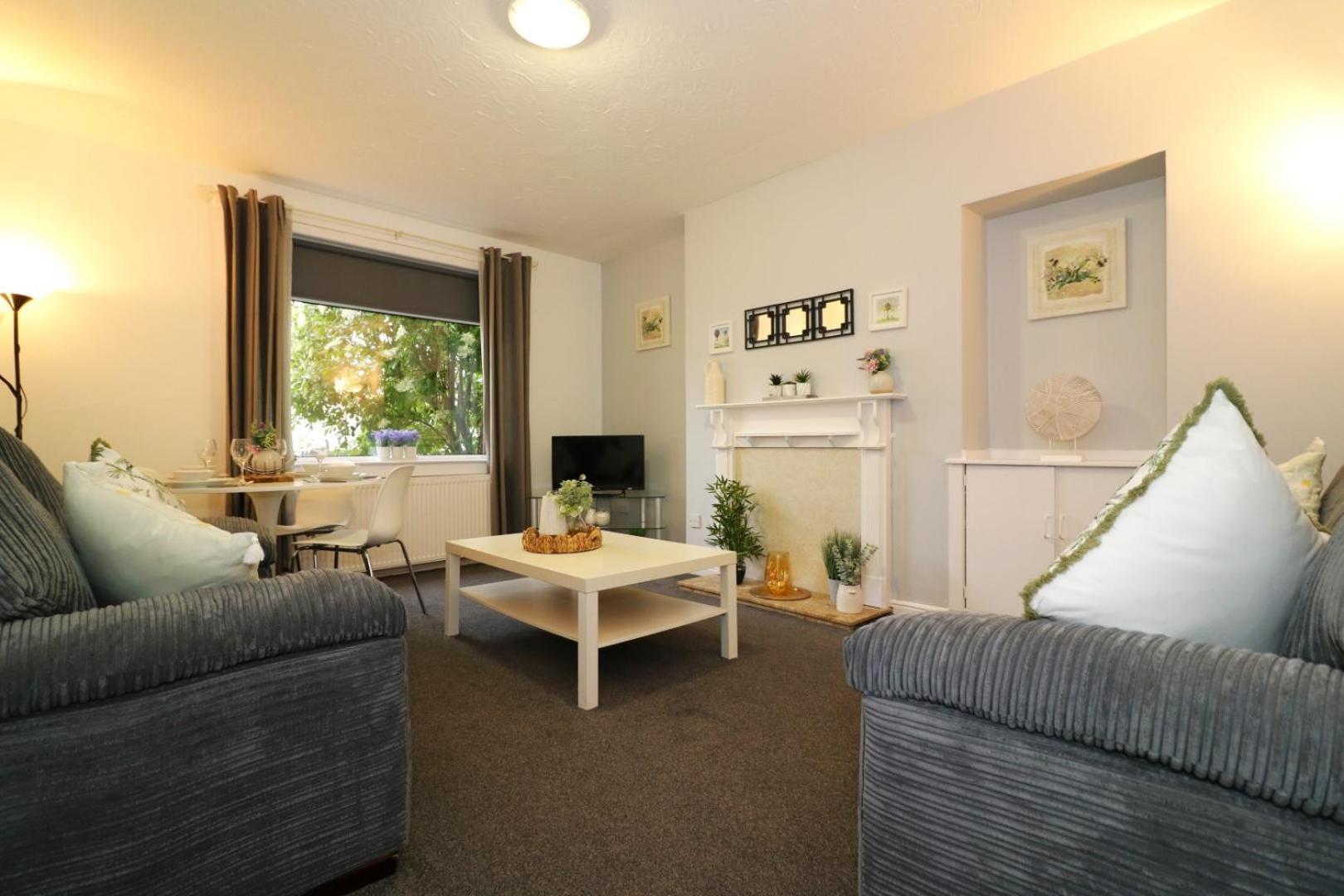 Signature - Glen Lee House Apartment *