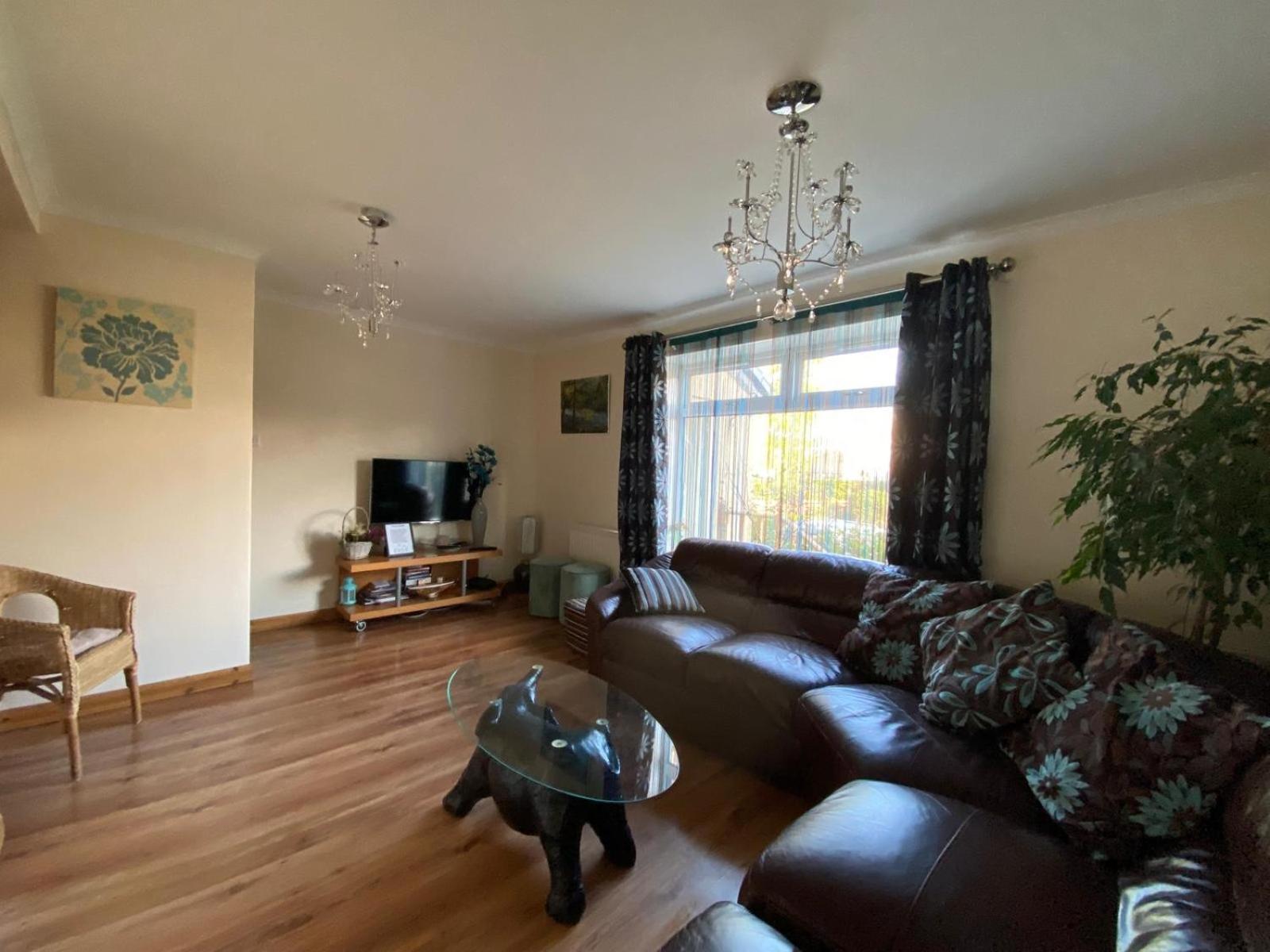 Stunning 3 Bedroom House With 2 Bathrooms Holiday home *