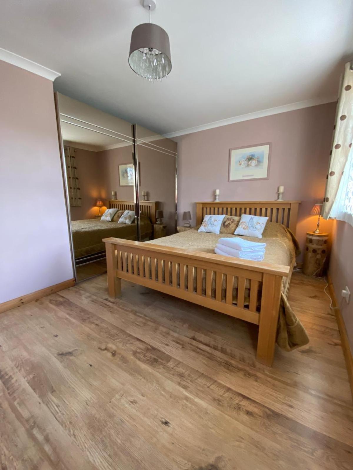 Stunning 3 Bedroom House With 2 Bathrooms Glasgow