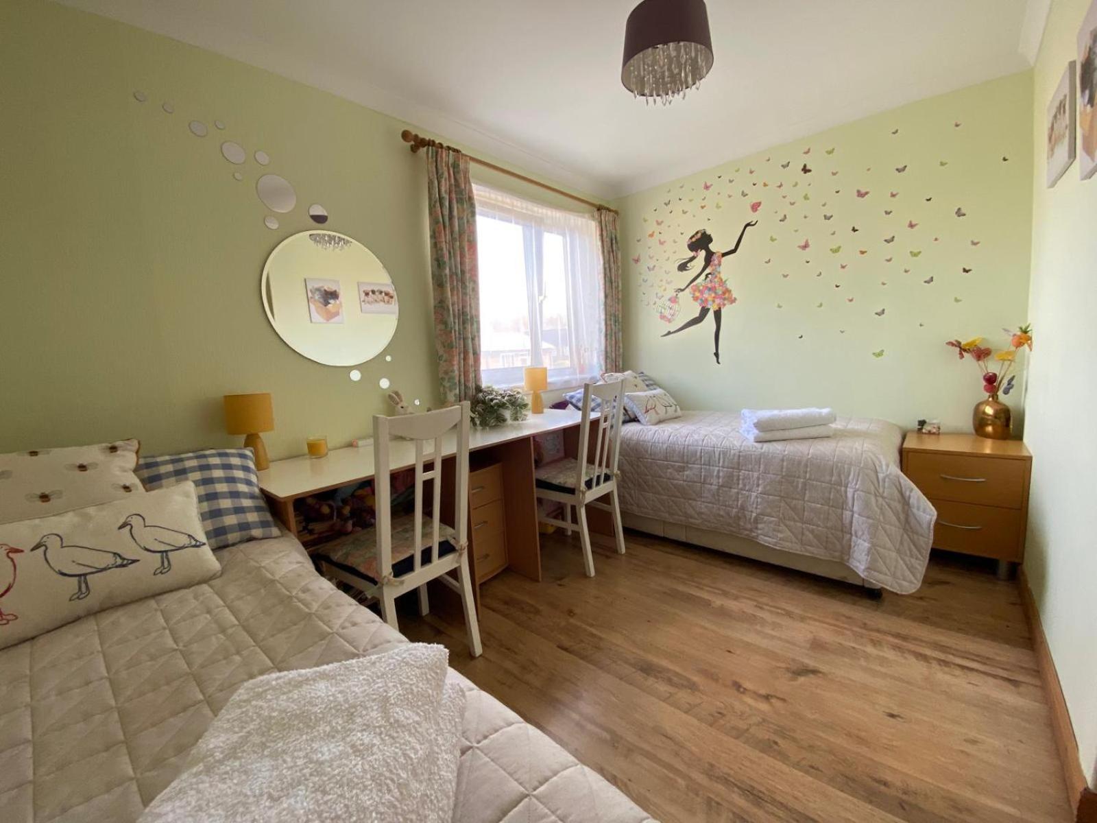 Stunning 3 Bedroom House With 2 Bathrooms Holiday home *