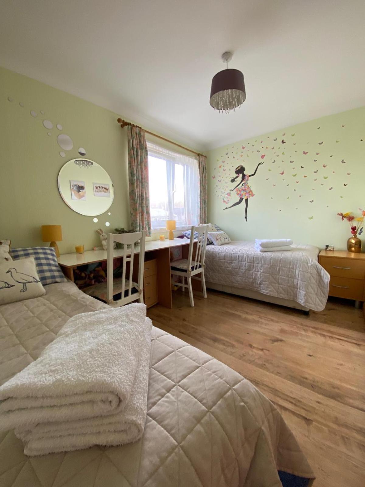 Stunning 3 Bedroom House With 2 Bathrooms Holiday home