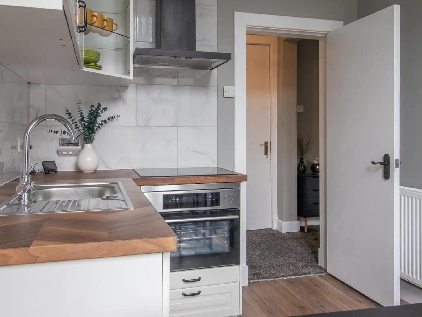 Pass The Keys West End Cosy Pop Of Colour Apartment Glasgow
