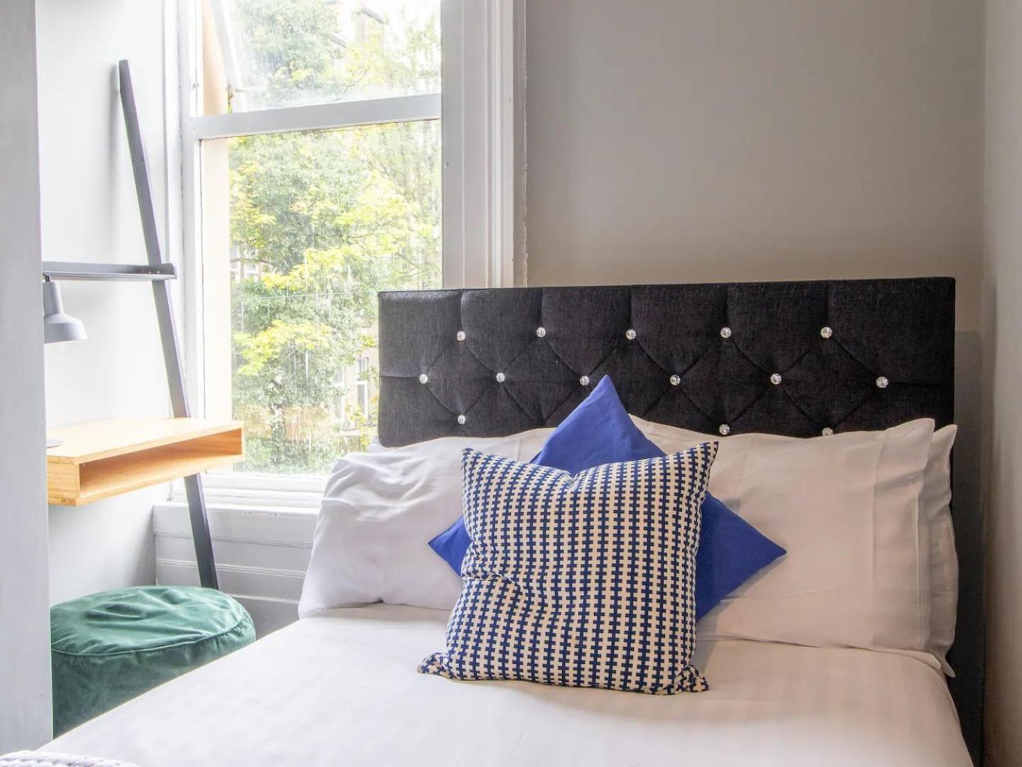 Pass The Keys West End Cosy Pop Of Colour Apartment