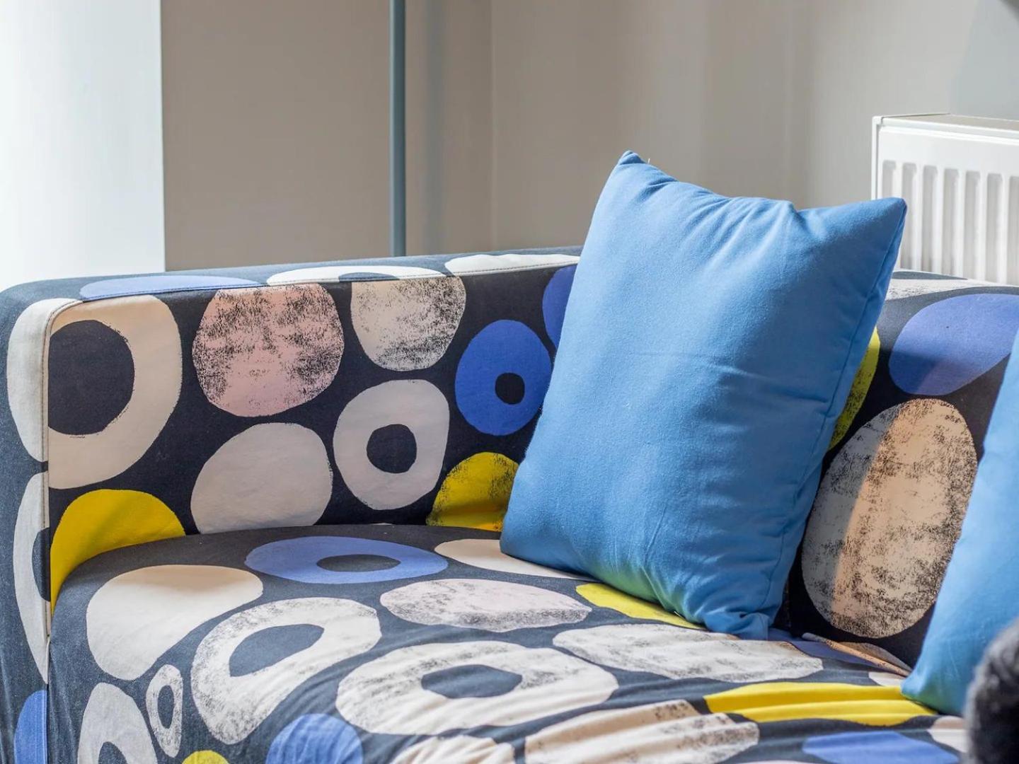Pass The Keys West End Cosy Pop Of Colour Apartment