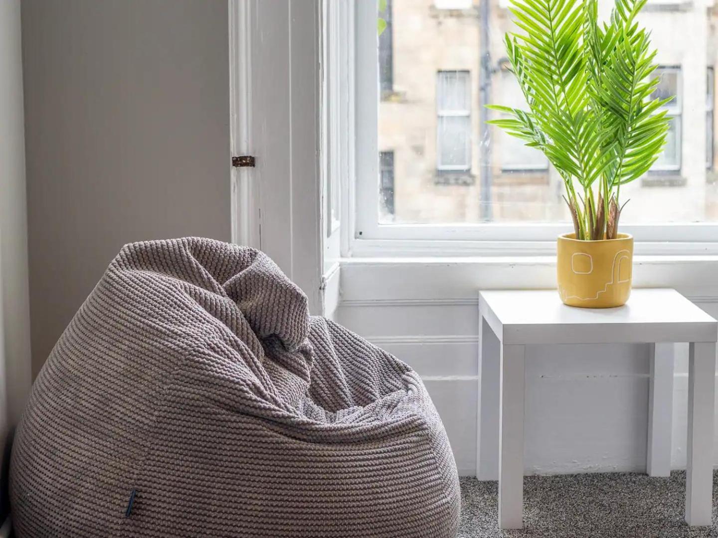Pass The Keys West End Cosy Pop Of Colour Apartment