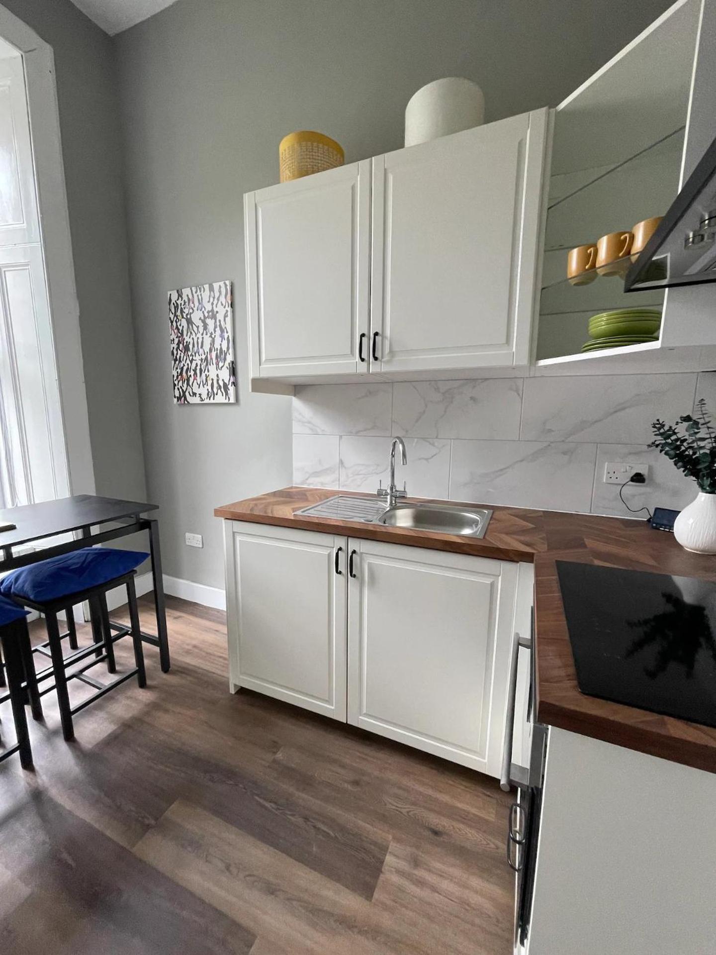 Pass The Keys West End Cosy Pop Of Colour Apartment