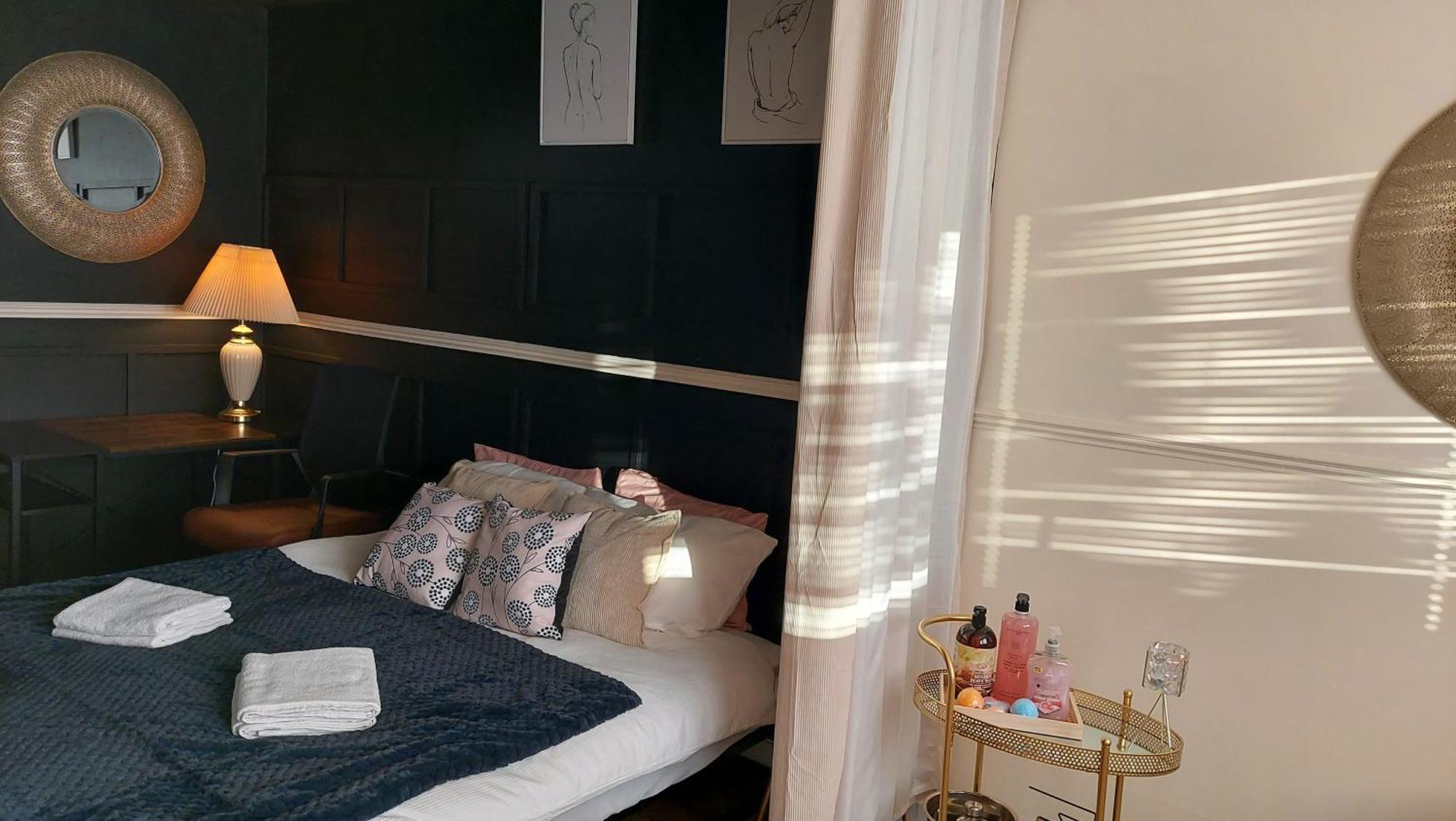 Luxurious With A Private Bathtub And Shared Toilet And Kitchen 10mins From Centre *