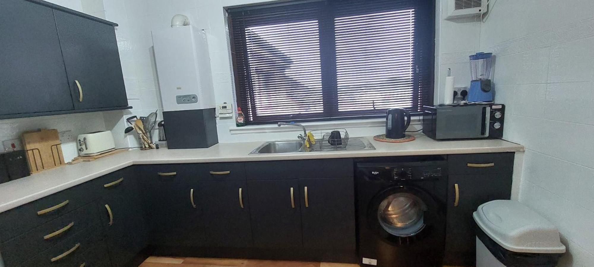 Luxurious With A Private Bathtub And Shared Toilet And Kitchen 10mins From Centre Homestay Glasgow