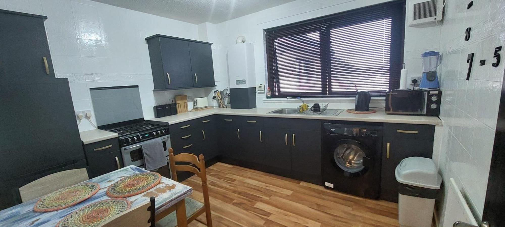 Luxurious With A Private Bathtub And Shared Toilet And Kitchen 10mins From Centre Glasgow