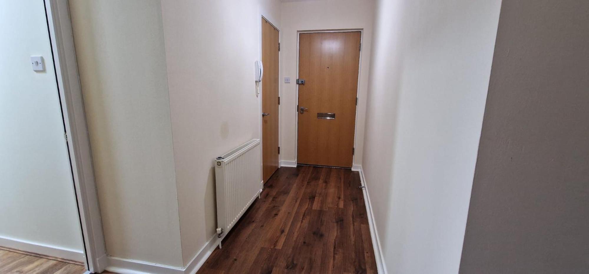Cosy And Stylish 2-bedrooms,2-bathroom Prime Location Apartment *