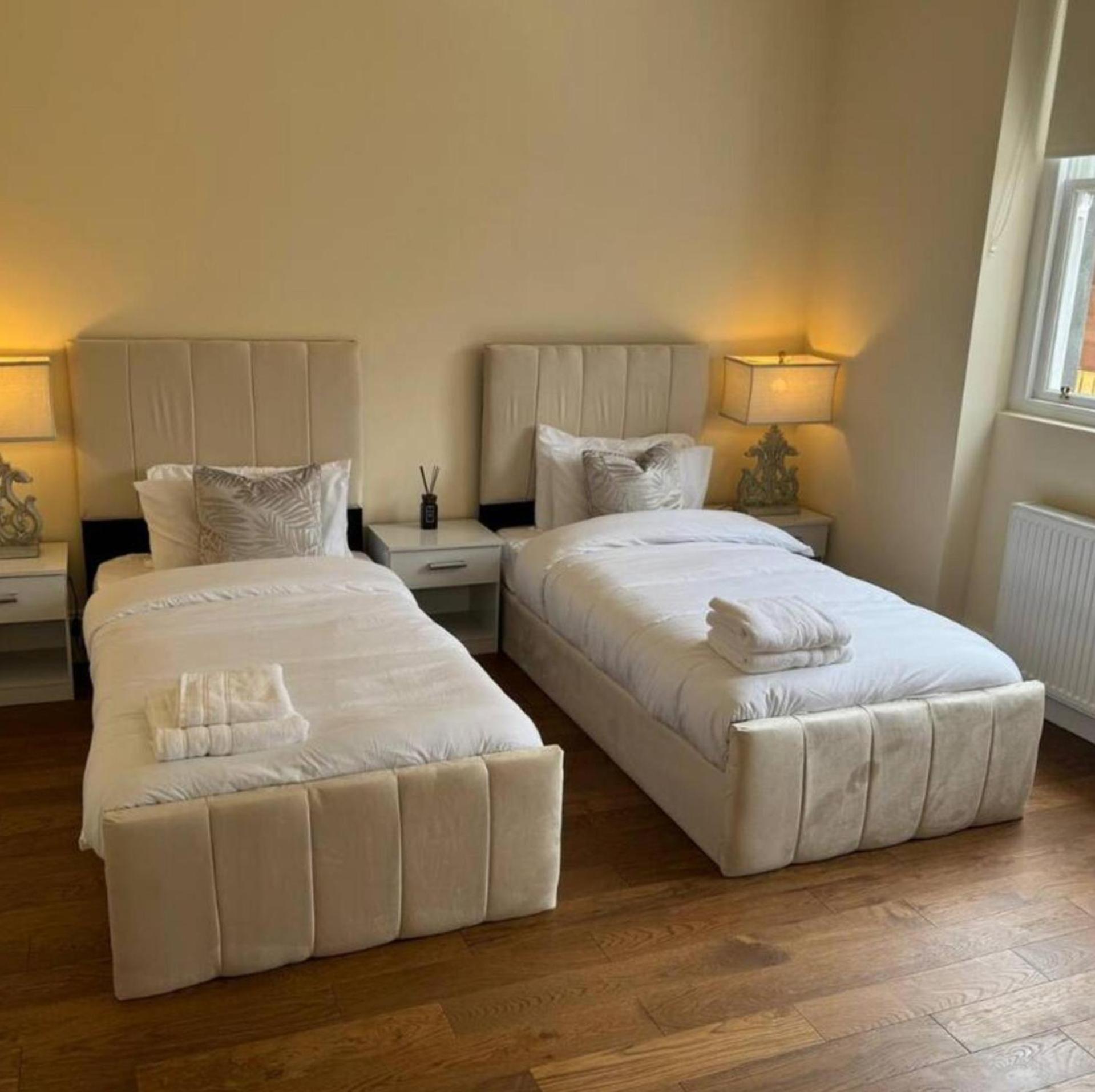 Holiday home Paradise - Spacious 3- Bed House Glasgow